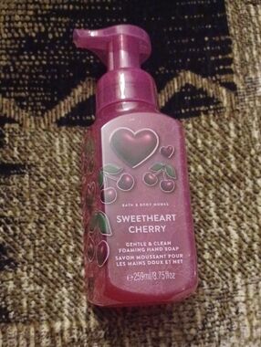 4/$40 New Bath & Body Works "Sweetheart Cherry" Foaming Hand Soap - 259 mL Pump